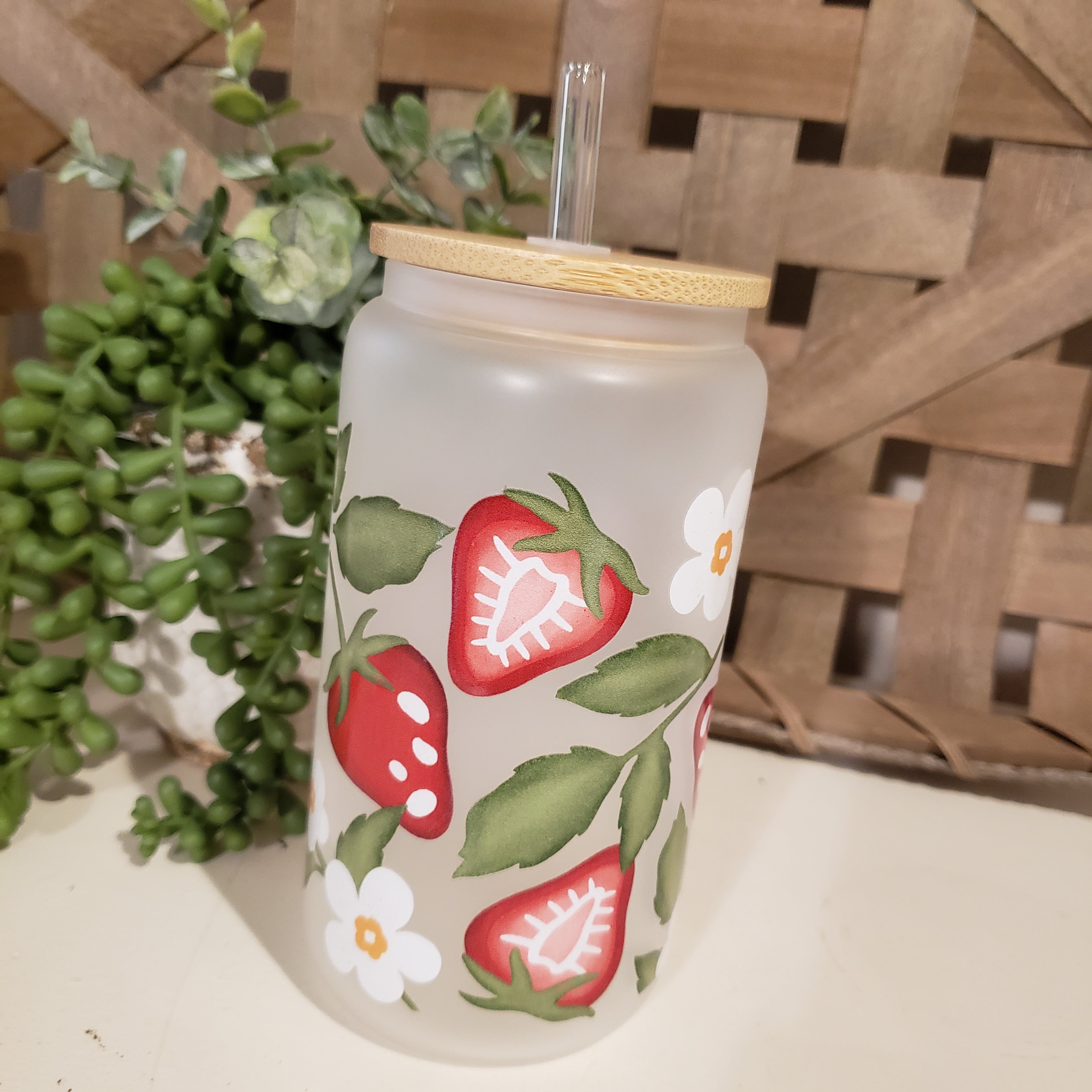 18oz Frosted Strawberry Glass Can Cup