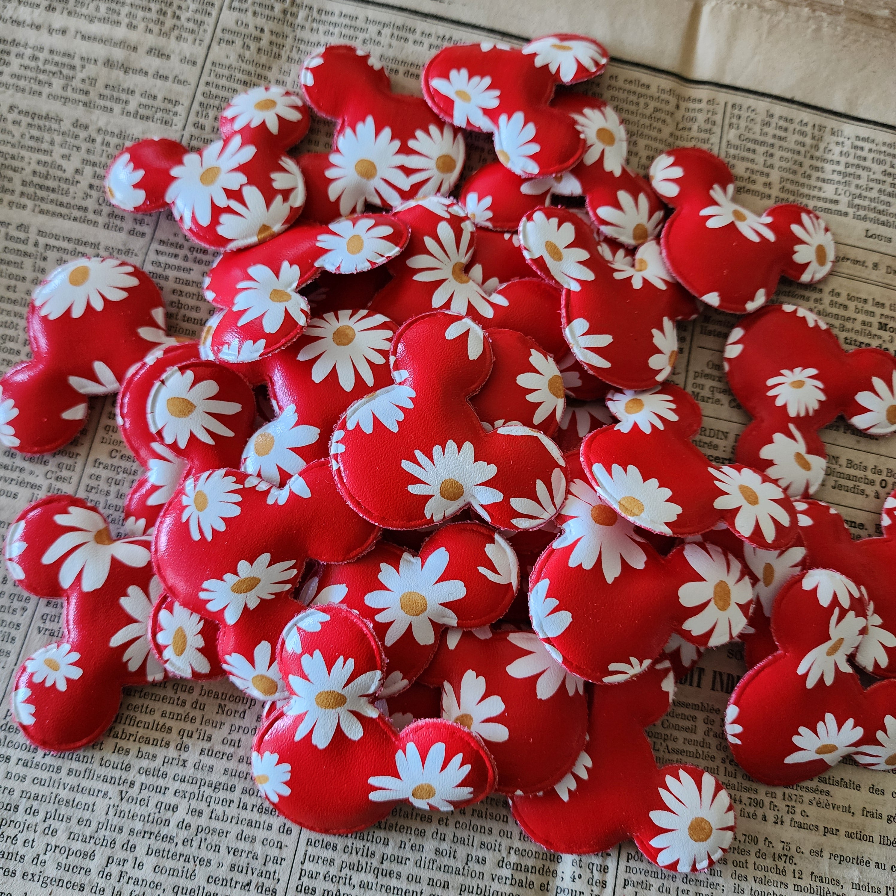 2pc Red Daisy Mouse Head Applique
