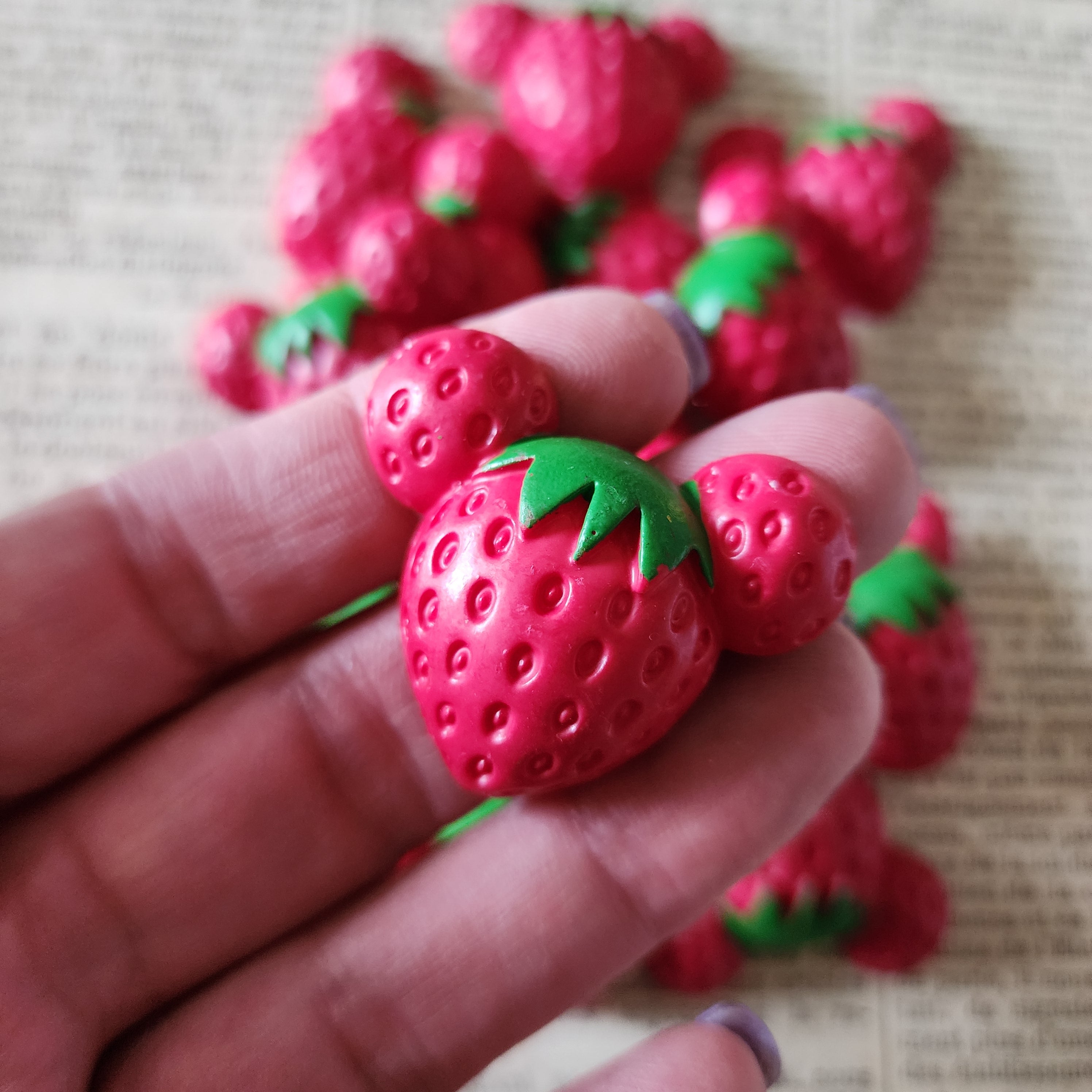 1pc Mrs. Mouse Strawberry Resin Flatback Cabochon