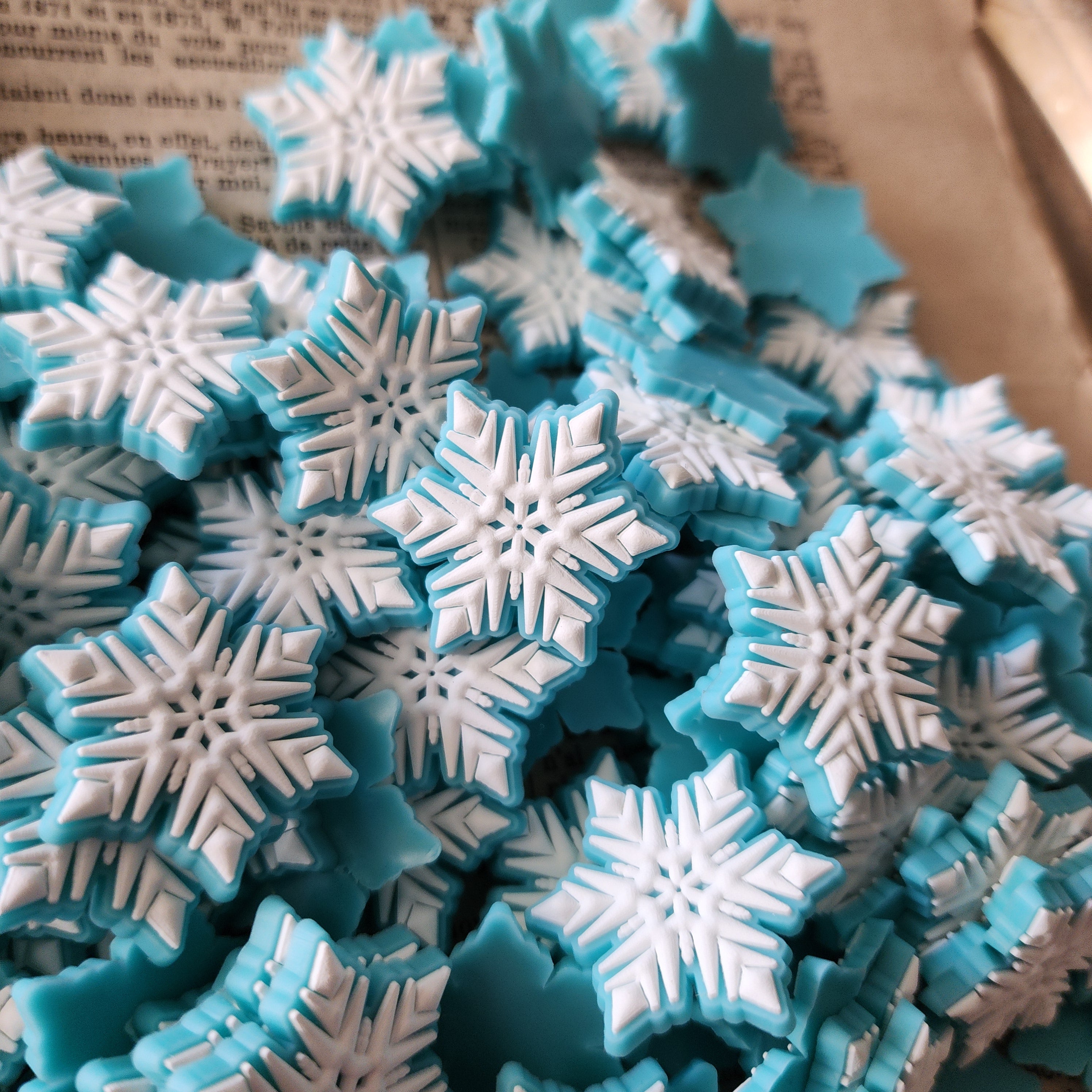 2pc Snowflake Soft PVC Resin