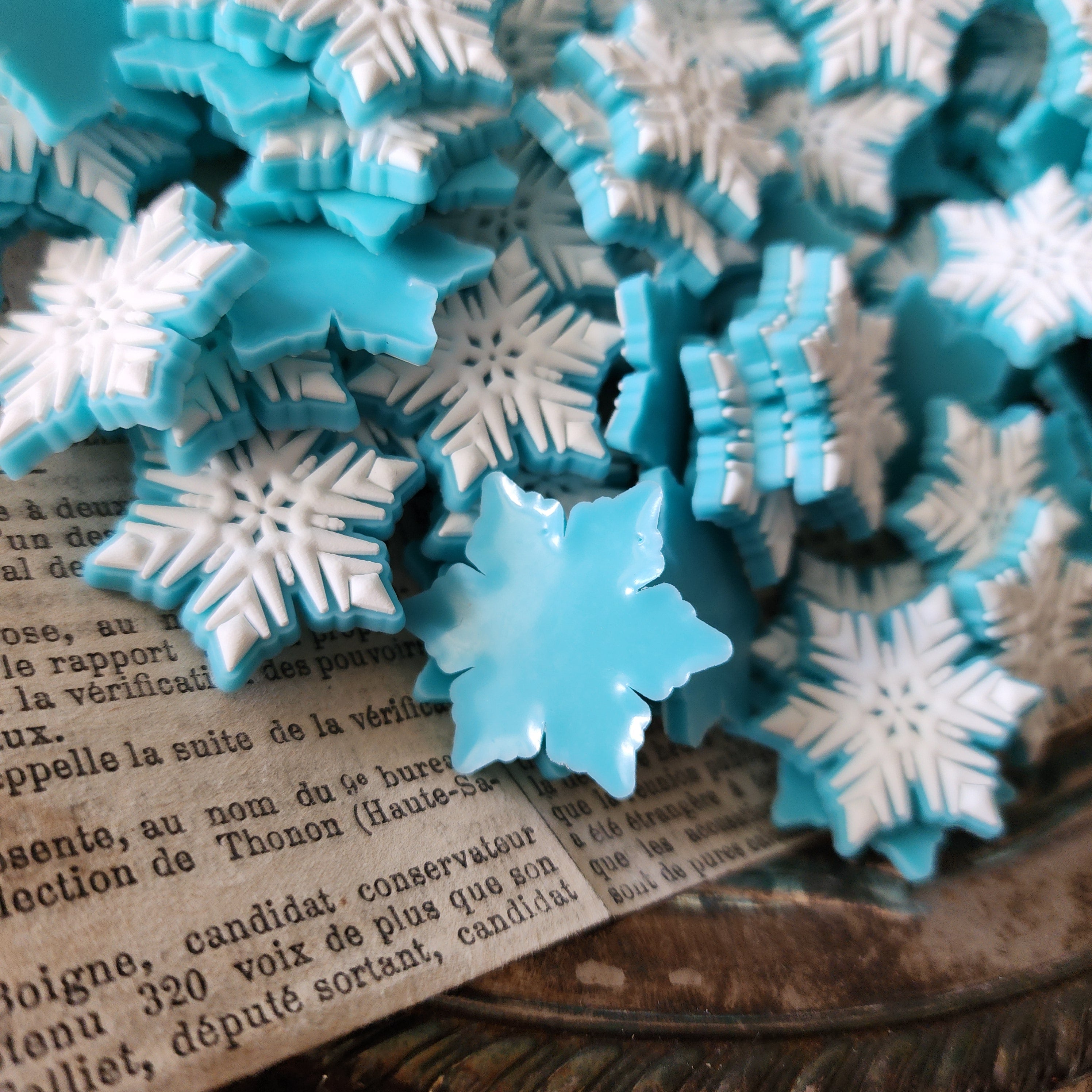 2pc Snowflake Soft PVC Resin