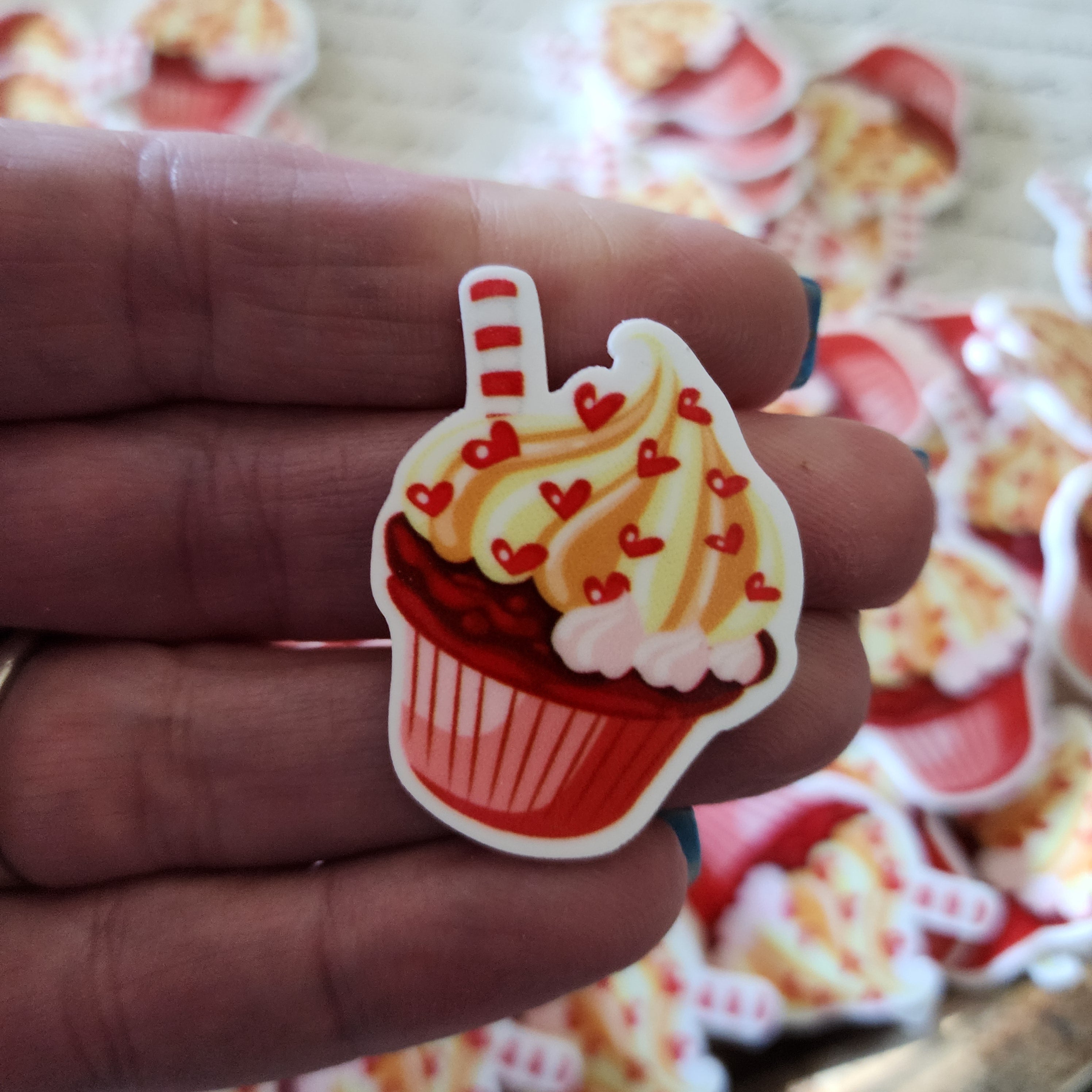 2pc Red Heart Cupcake Planar Resin